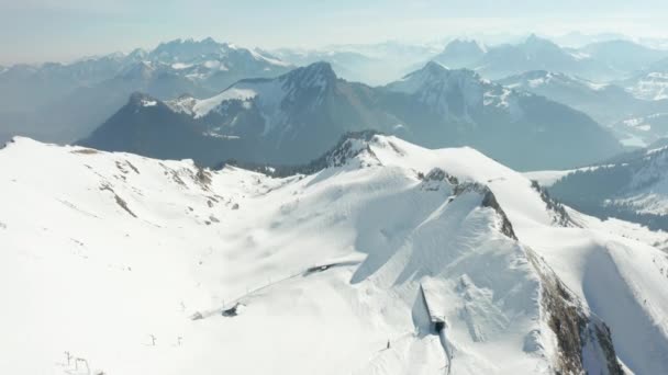 Aerial Overview Beautiful Snow Covered Mountain Summit Switzerland — Vídeos de Stock