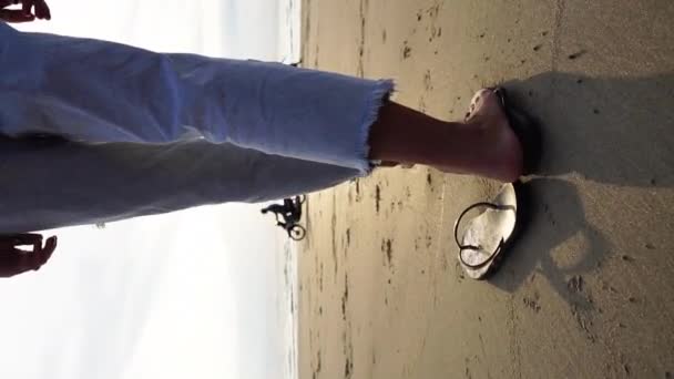 Vertical Video Vacation Travel Beach Life Woman Perfect Paradise Beach — Vídeos de Stock