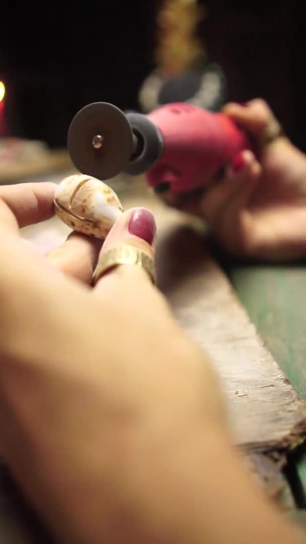 Shaping Sea Shell Grinder Polishing Hand Craft Handmade Jewelry Rough — Stockvideo