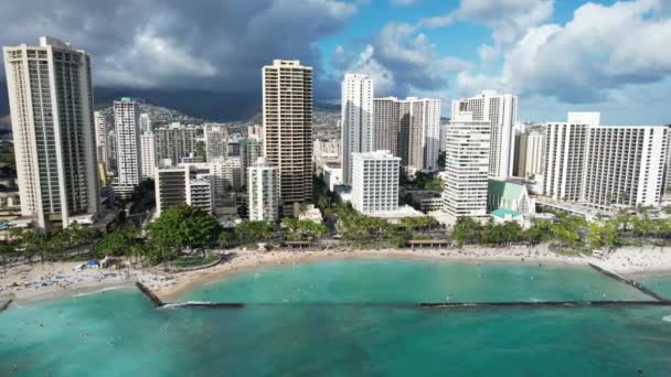 Beautiful Panning Parallax Aerial Drone Shot Waikiki Beach Honolulu Oahu — Stock videók