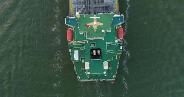 Aerial Establishing Shot Large Tanker Boat Water — Vídeo de Stock