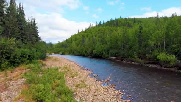 Drone Video Dolly Shot Rock Shoreline Chena River Angel Rocks — Vídeo de stock