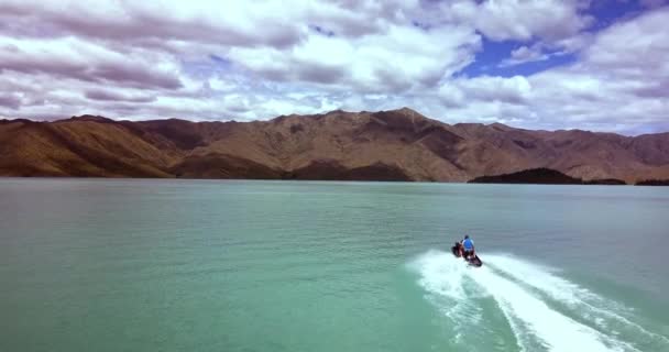 Epic Follow Shot Man Enjoying Riding His Jet Ski Lake — Vídeos de Stock