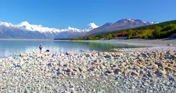 Two Young Boys Exploring Banks Lake Pukaki Largest Three Lakes — Vídeo de Stock