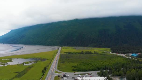 Cinematic Drone Video Mountains Surrounding Turnagain Arm Bay Looking Seward — Wideo stockowe