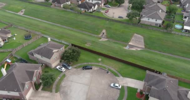 Aerial Middle Class Suburban Neighborhood Just Houston Texas — Stockvideo