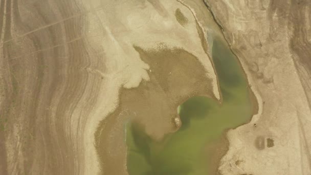 Dry Lake Bed Showing Little Remaining Water Lines Water Has — Stok video