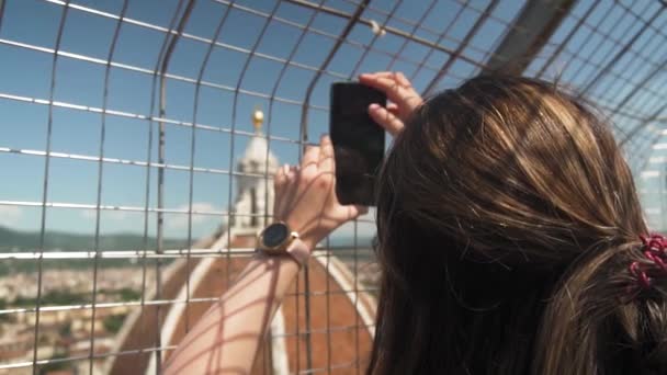 Girl Takes Photo Florence Dome Smartphone Shot — Stok video