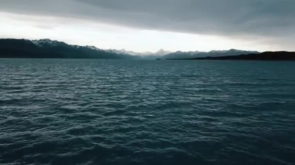 Reveal Drone Shot Lake Pukaki New Zealand — Wideo stockowe