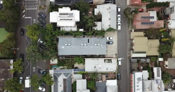 Static Aerial Perspective White Courier Van Driving Parallel City Streets — Wideo stockowe