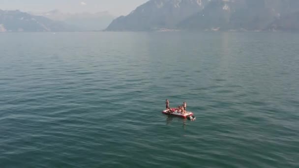 Aerial Kids Paddle Boat Large Beautiful Lake — Stockvideo