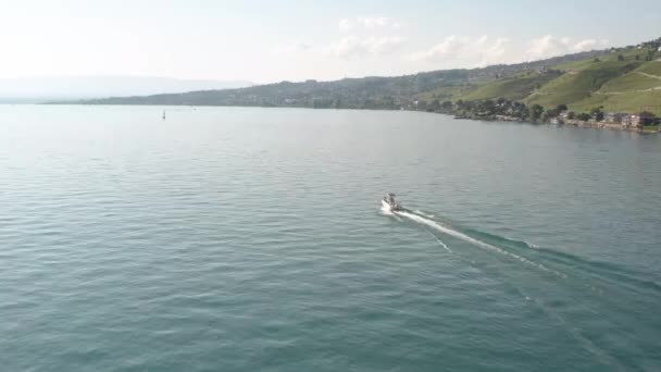 Flying Fast Speedboat Driving Beautiful Blue Lake — Stockvideo