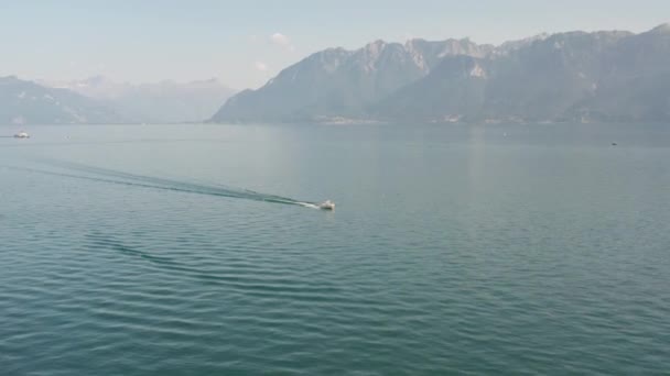 Aerial Speedboat Driving Beautiful Blue Lake — Stockvideo