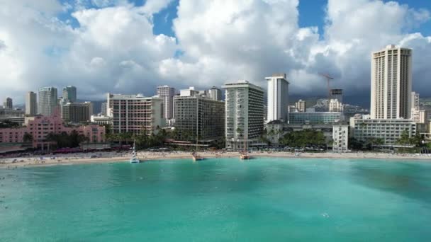 Drone Pans Side Side Tropical Beach Location Revealing Luxury Water — Stock videók