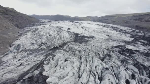 Aerial View Solheimajokull Glacier Dark Cloudy Iceland Reverse Drone Shot — Vídeo de Stock