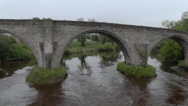 Slow Motion Flying Stirling Old Bridge Scotland — Video Stock