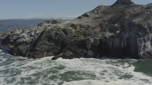 Slowly Approaching Aerial Drone Footage Crashing Ocean Waves Large Boulder — Stock video