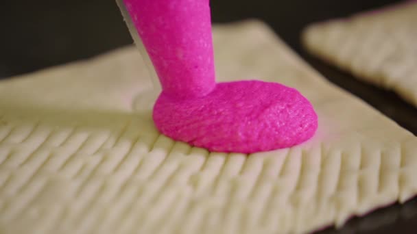 Bright Purple Pink Artificial Food Coloring Bakery Products Squeezing Cream — Vídeo de Stock