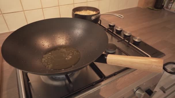 Hot Olive Oil Sizzling Cast Iron Pan Stove Kitchen Close — Stockvideo