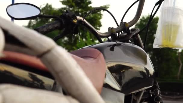 Slider Right Shot Parked Motorcycle Glass Drink Handlebars Close — Stock video