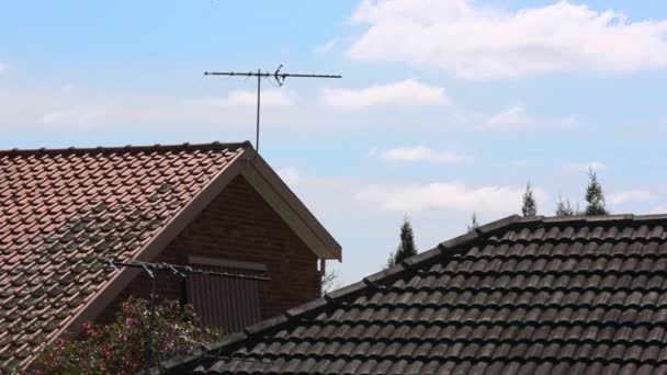 Australian Suburban Sprawl Summer Afternoon Rolling White Clouds Overhead — Wideo stockowe