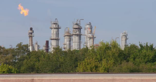 Establishing Shot Chemical Refinery Plant Pasadena Texas Community — Stock Video