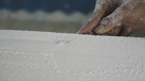 Cutting Foam Board Build Diy Surfboard Workshop Close Hands — Vídeo de Stock