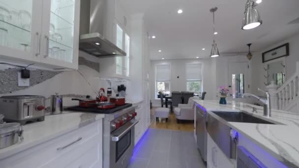 Luxury White Designer Kitchen Elegant Marble Countertop Grey Markings Interior — 图库视频影像