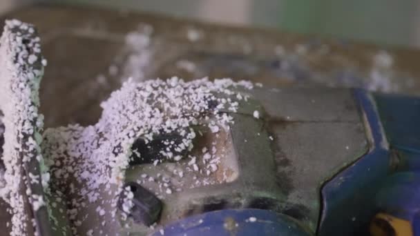 Close Sliding View Machine Covered Foam Dust Making New Surfboard — Stockvideo