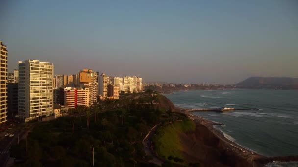 Aerial Beach Coastline Luxurious Miraflores Lima Peru Wide Shot Forward — Vídeos de Stock