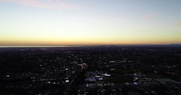 Smooth Decent Suburbs Melbourne Tracking Vehicles Driving Highway Night — Video