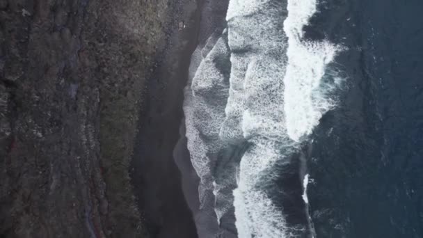 Remote Beach Playa Nogales Black Volcanic Sand Strong Waves Palma — Vídeo de Stock