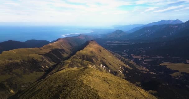 Aerial Reveal Shot Beautiful Misty Alexander Seaward Kaikoura Range Kaikoura — Wideo stockowe