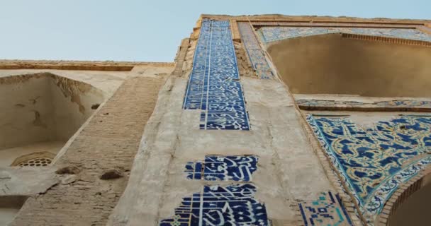 布哈拉市 乌兹别克斯坦Abdul Aziz Khan Madrassa 建于1651年 丝绸之路装饰 — 图库视频影像