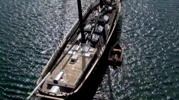 Close View Stunning Mast Wooden Ship Anchored Water — 图库视频影像
