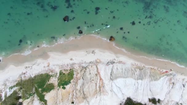 Golven Crashen Kust Van Aquinnah Door Homo Hoofd Kliffen Luchtfoto — Stockvideo