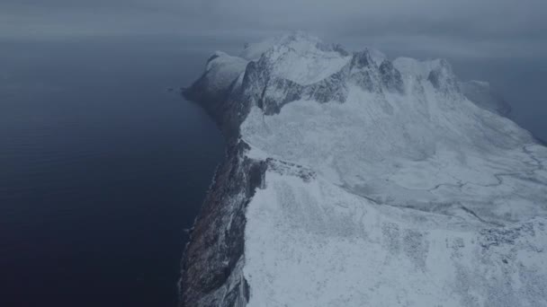 Aerial View Overlooking Hesten Mountain Gloomy Snowy Senja Norway Reverse — Wideo stockowe