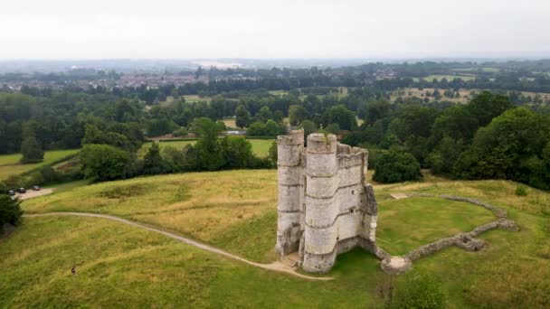 Drone Flying Donnington Medieval Castle Ruins Berkshire County England Aerial — Stockvideo