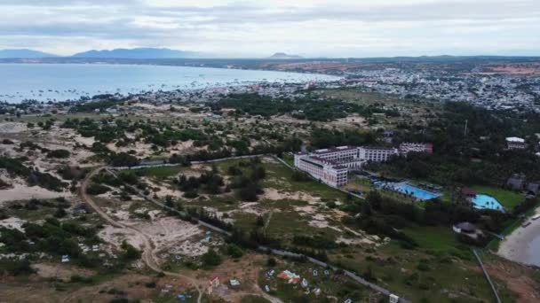 Graveyards Revealing Aerial Shot Cemetery Beach Mui Vietnam — Vídeos de Stock