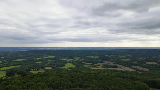 曇り空の日 イングランドのハズレア地方 空中前方 — ストック動画