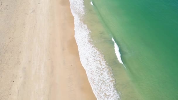 Waves Emerald Colored Sea Breaking Golden Sandy Beach Aerial Top — Vídeos de Stock