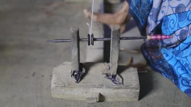 Close Shot Tool Used Women Blue Saree Sitting Ground Sri — Wideo stockowe