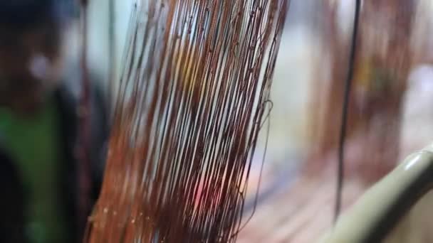 Close Shot Yarn Which Used Weaving Man Working Handmade Weaving — Vídeo de stock