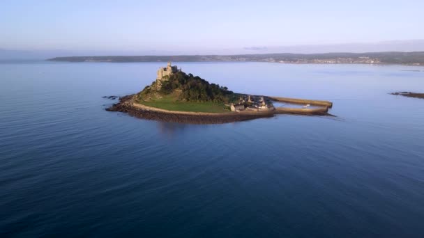 Blue Sea Green Meadow Color Cotrast Michaels Mount Cornwall Aerial — Vídeo de Stock