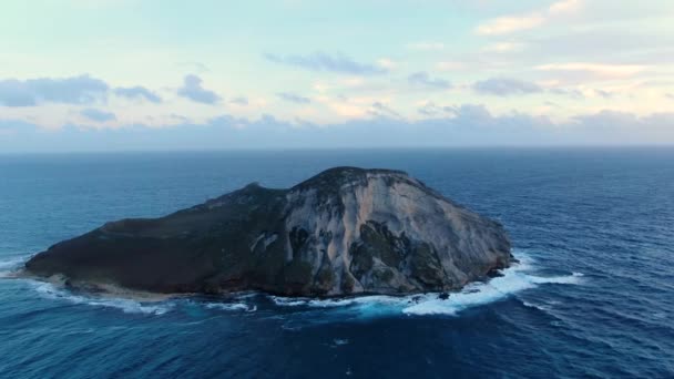 Parallax Aerial View Oahus Rabbit Island Sunrise — Stock videók