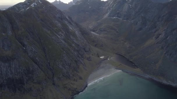 Aerial View Approaching Beach Mountains Lofoten Norway Tilt Drone Shot — ストック動画