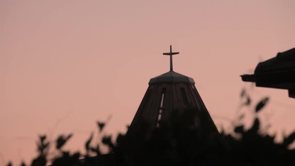 Ιησούς Σταυρός Στην Κορυφή Της Εκκλησίας Καθώς Ένδοξο Φως Του — Αρχείο Βίντεο