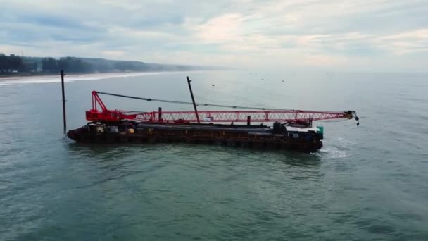 Industrial Barge Heavy Crane Cargo Building Pipes Ocean Water Vietnam — Vídeo de stock
