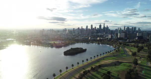 Smooth Pan Decent Albert Park Lake Showing Melbourne Cbd Glorious — Vídeos de Stock