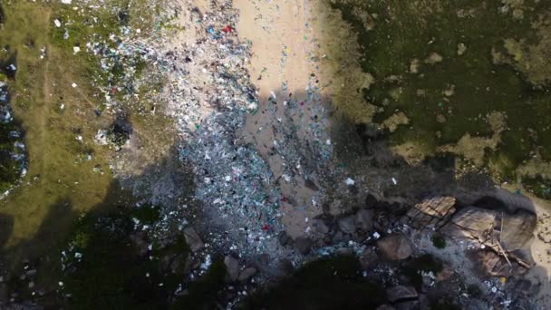 Aerial Top Zoom Tropical Sandy Beach Filled Plastic Trash Garbage — Stockvideo